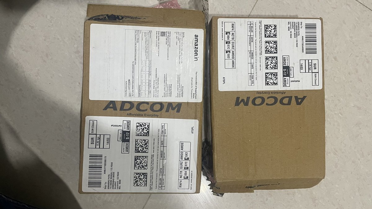 VivekMochi's tweet photo. Dear @amazonIN one of my friend order 4 mobile inserts of mobile he is has received ‘Tape’ he already connect with @amazonIN customer service but not able to get resolution kindly refund that amount i have attached images @PMOIndia @ndtv @aajtak @NITIAayog @ConsumersCourt https://t.co/u3WbKpkIzk