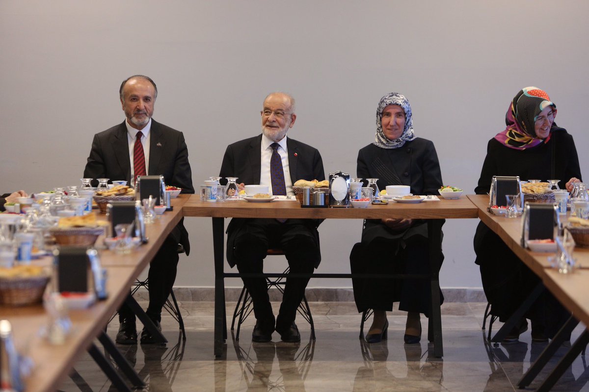 Kadın Kolları Genel Merkez Yönetim Kurulu Üyeleri iftar programı Genel Başkanımız Temel Karamollaoğlu Kadın Kolları Genel Başkanımız Nurgül Beytiye Ekinci Hanım'ın katılımları ile gerçekleştirildi