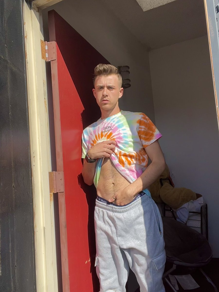 dallasknoxxx's tweet photo. had a little fun this morning 😈 #splitdownthemiddle #goodmorning 
#chat #bottom #top #content #gay #horny #losangeles #exhibition #cruising #bored https://t.co/uF6cXwVuIy