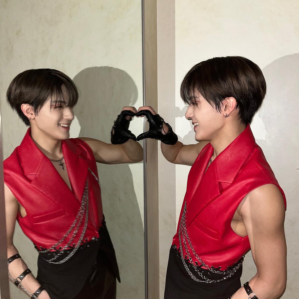CATCHERBOYZ's tweet photo. hi siyeon from                 hi eric from
dreamcatcher                 the boyz https://t.co/zMGMDaHhXd