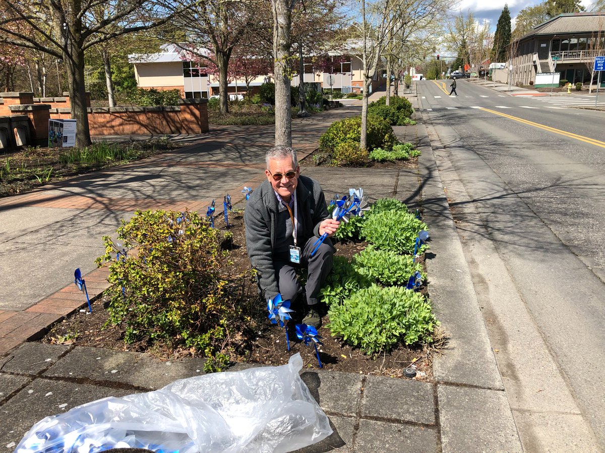 ChildJusticeCtr's tweet photo. #ThankYou to CJC staff, volunteers, team members & board members who helped plant #pinwheels in @ClarkCoWA. #BluePinwheels represent the great childhood that every child deserves & the role we all play in providing a loving & supportive environment for the children in our lives. https://t.co/6om099kTuw