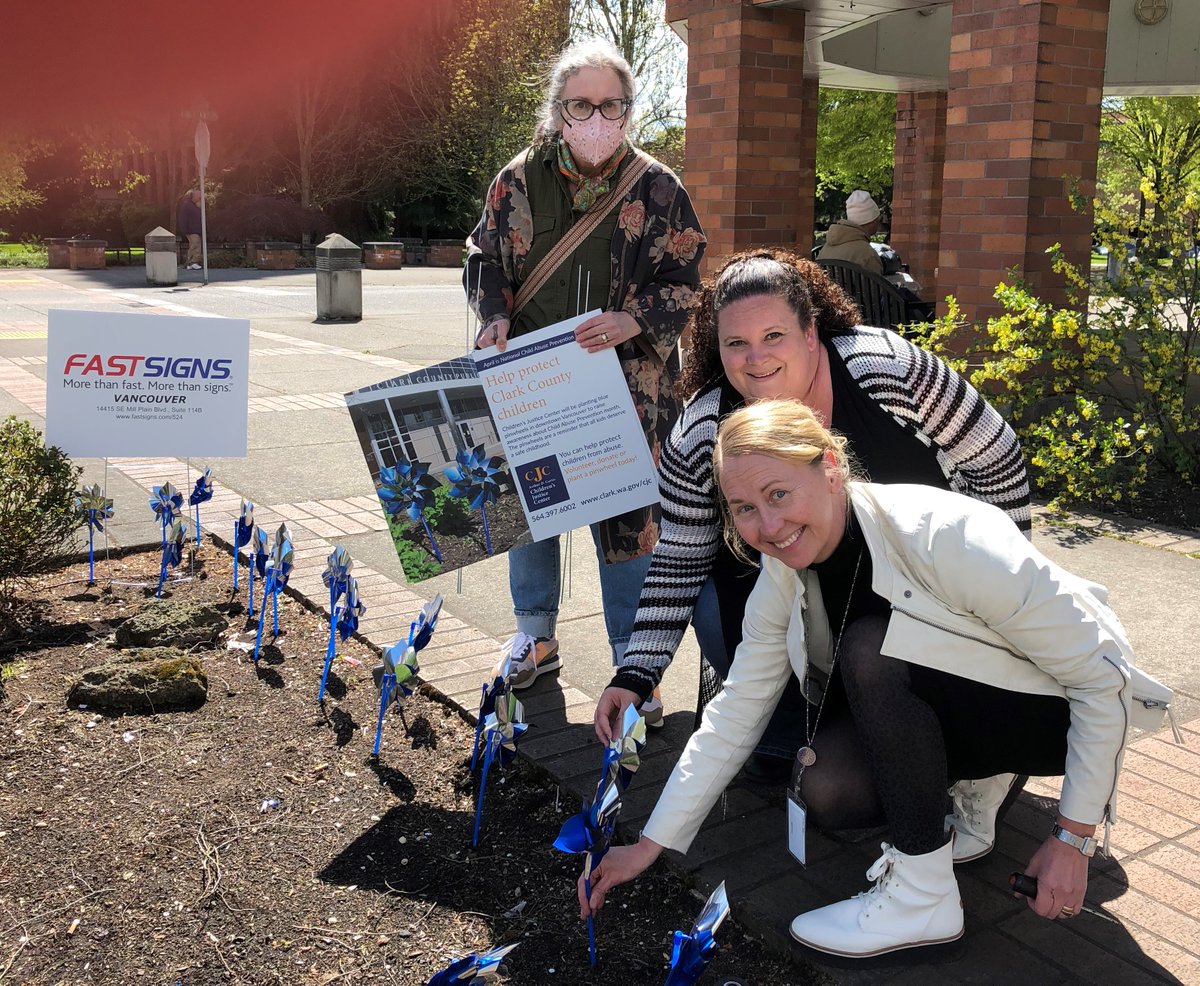 ChildJusticeCtr's tweet photo. #ThankYou to CJC staff, volunteers, team members & board members who helped plant #pinwheels in @ClarkCoWA. #BluePinwheels represent the great childhood that every child deserves & the role we all play in providing a loving & supportive environment for the children in our lives. https://t.co/6om099kTuw