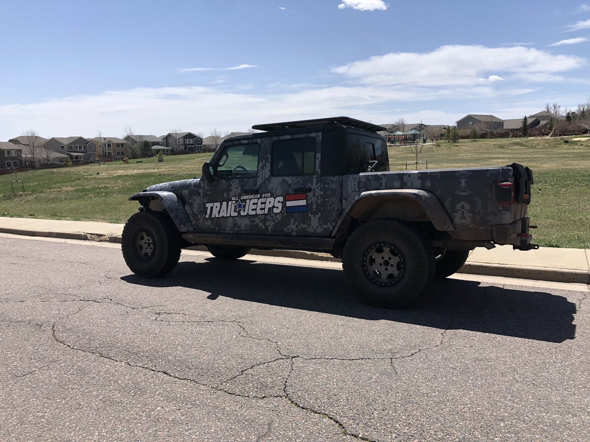 The Bronco is with my friend for a couple days… so I get his Jeep 🔥