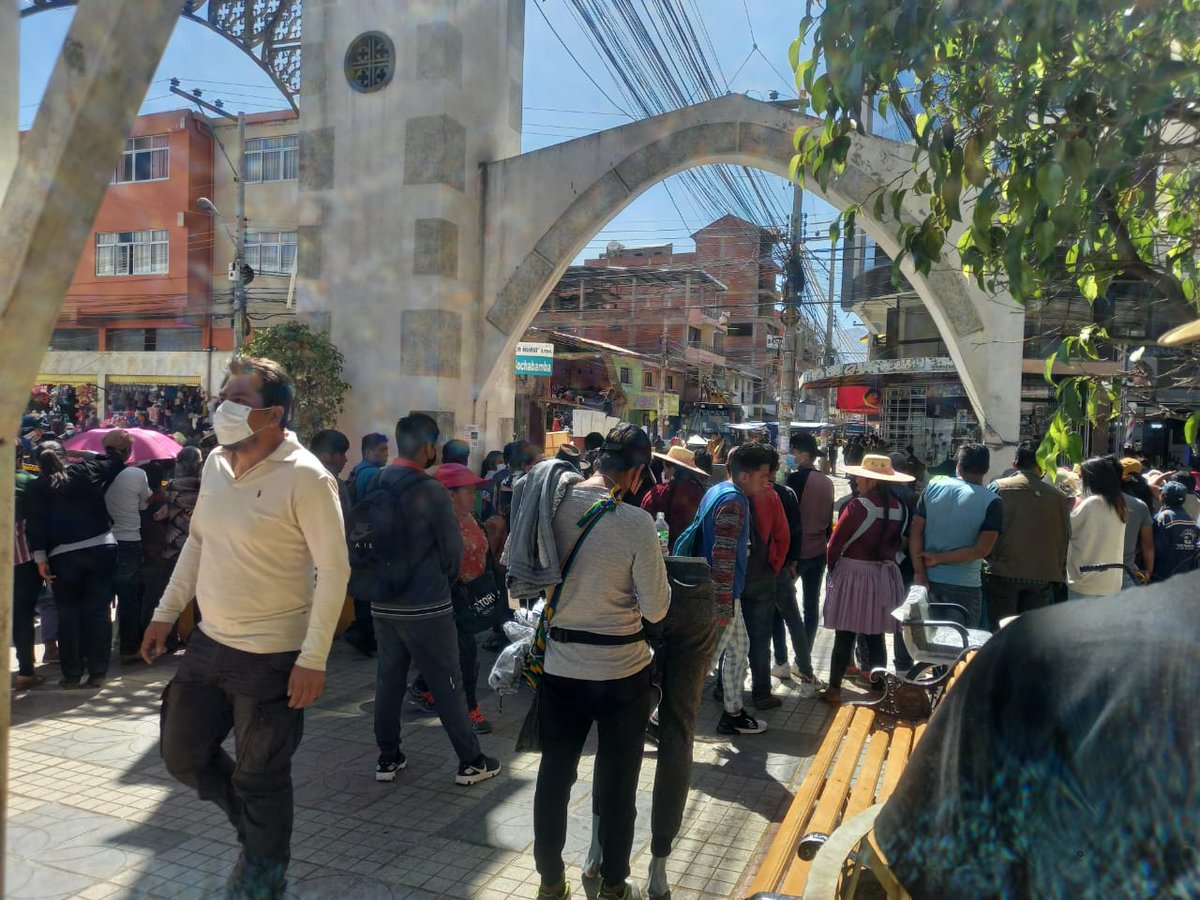 carmenchallapa's tweet photo. #deÚltimo
#Cochabamba 
Una casa en remodelación colapso en el municipio de #Quillacollo, dos personas habrían sido sepultadas una de ellas fue rescatada y trasladada a un hospital. Personal policial continúa trabajando en el lugar. https://t.co/8ST1LpH4af