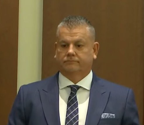 mariomojc's tweet photo. Resumen Sexto día de juicio Johnny Depp Vs Amber Heard (quinto día de testimonios):

El jurado ha entrado en la sala del tribunal. Sean Bett, el guardia de seguridad de Depp, vuelve al estrado para el contrainterrogatorio. https://t.co/jnkkLYmUWZ