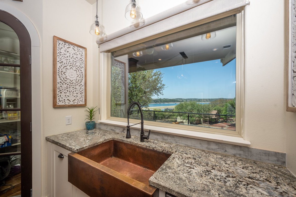 ThomasATXCo's tweet photo. Washing dishes ain’t too bad with that view…
•
#lagovista #lagovistatexas #lakeway #laketravis #lt #lakelife #homesforsale #sold #milliondollarlisting #lakeviews #copper #sink #view #lake #austintexas #austin #atx #atxrealestate https://t.co/K1IRkgoA1T