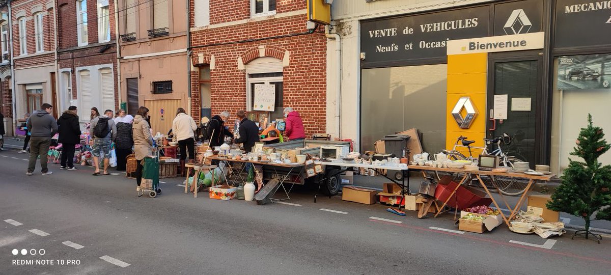 VaincrelamucoHF's tweet photo. Stand braderie à Loos grâce à Marie-Claire, Pascal, Françoise Develter et Michel Bécue qui remettent la très jolie somme de 433,70€ à @VaincrelamucoHF ce dimanche 17/04/22 !
Un grand merci ! 
@Chtimuco @vaincrelamuco https://t.co/FdERuF2KJx