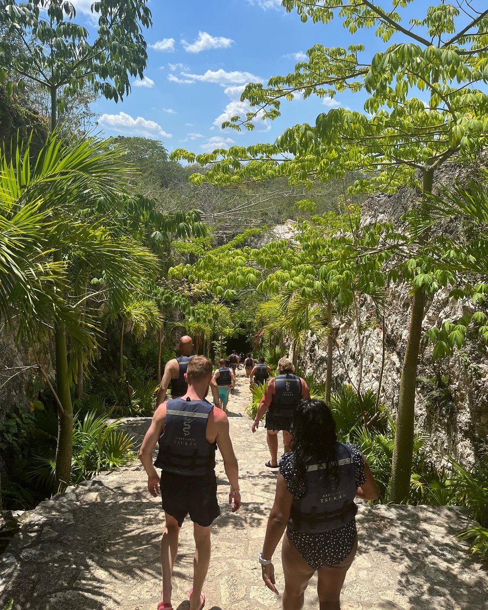 Chichen Itza 1 of the 7 wonders of the world. Absolutely incredible this place, has to be the best life experience to date.