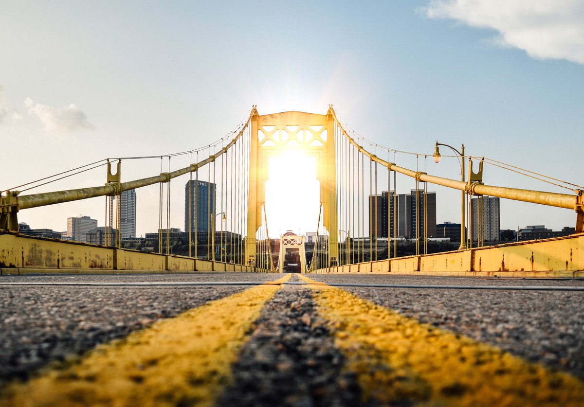 FrontLaneSafety's tweet photo. One of America's epic bridges shines in this shot. Any guesses on the location?

#carsafety #safetytech #safetytechnology #frontlane #fleetmanagement #fleetsafety #familycar #collisionalert #collisionavoidance #roadtrip https://t.co/Z5Gqy2BfaK