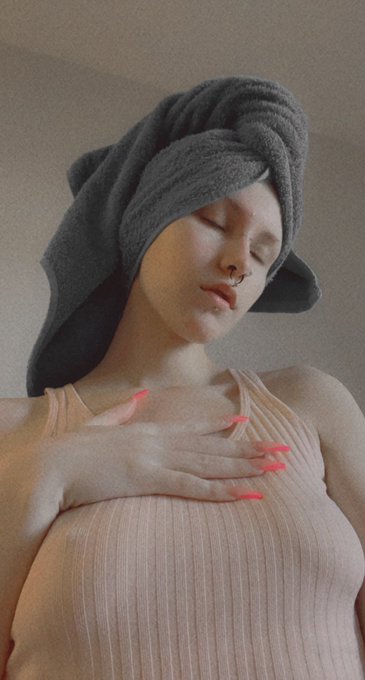 I&rsquo;m free all day. Whose bank account can I drain?💗🌸 https://t.co/r5Ti897dtI