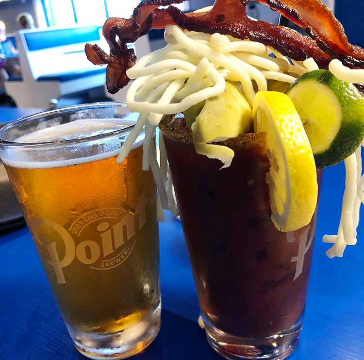 pointburgerbar's tweet photo. Delicious @pointbrewery 🍺 and our fantastic Bloody Mary 😋

#PointBurgerBarNewBerlin #PointBurgerBar https://t.co/VnPgVU7WEv