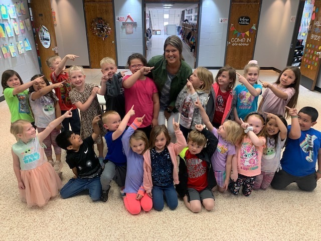PurcellDragons's tweet photo. Congratulations to Purcell's 2022 District Teacher of the Year Amanda Uhlenhake! Amanda is also Purcell  Elementary Teacher of the Year. https://t.co/oVlsRBEhVn