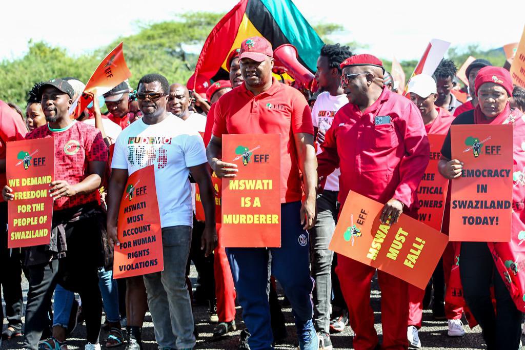 TovarishZulu's tweet photo. The revolution is a dictatorship of the exploited against the exploiters - Fidel Castro
#EFFeSwatiniProtests #MswatiMustFall
@EFFSouthAfrica @EFF_Swaziland #PUDEMO #SWALIMO https://t.co/kHHYawSE4V