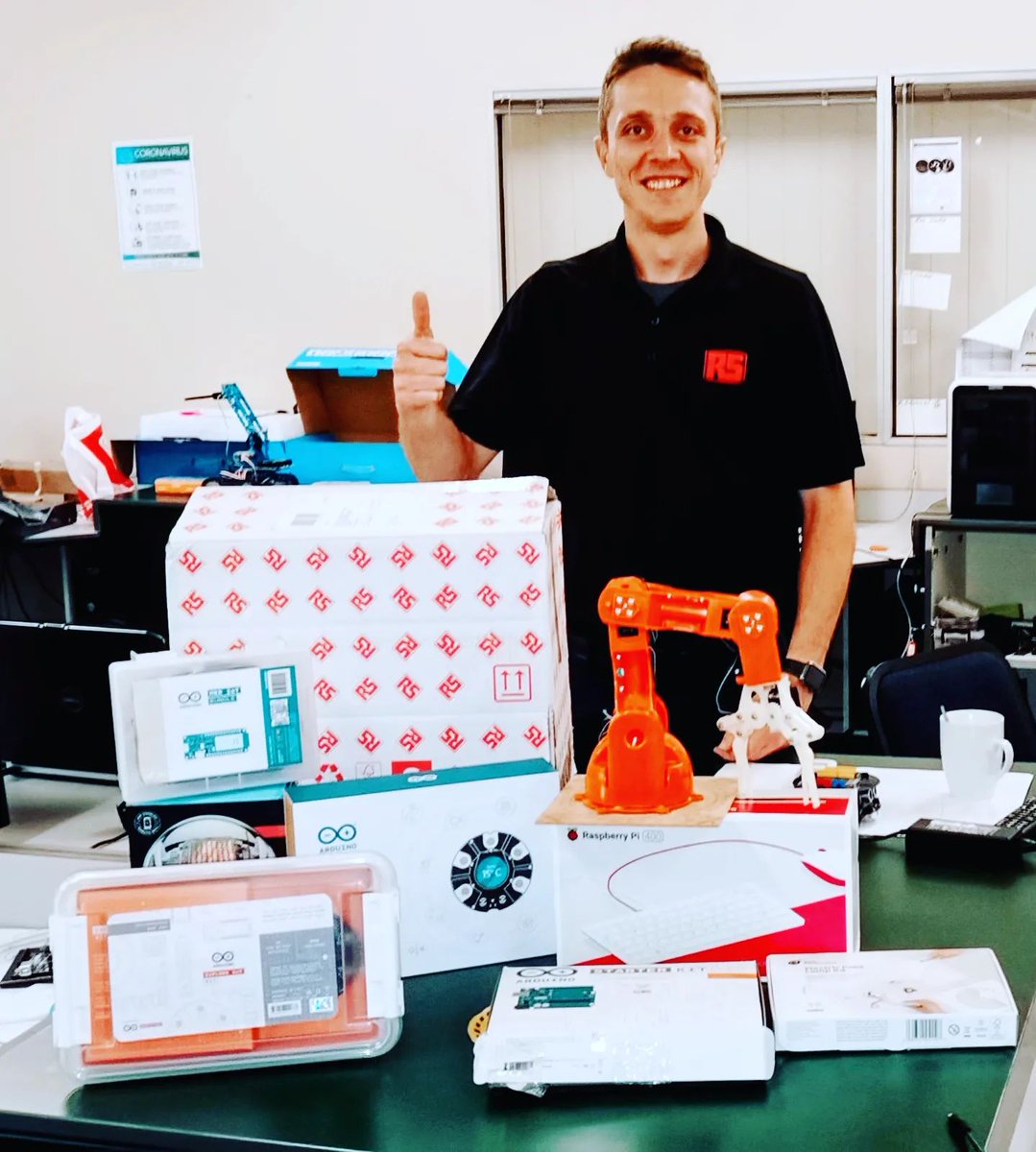 carlspies's tweet image. Meet Wesley Hood - one of the coolest STEM Tech education specialists in the country from RS Components. Thanks Wes for kitting us out with some pretty decent 4IR tech for the UJ Technolab #arduinoweek2022 #arduino #robotics
