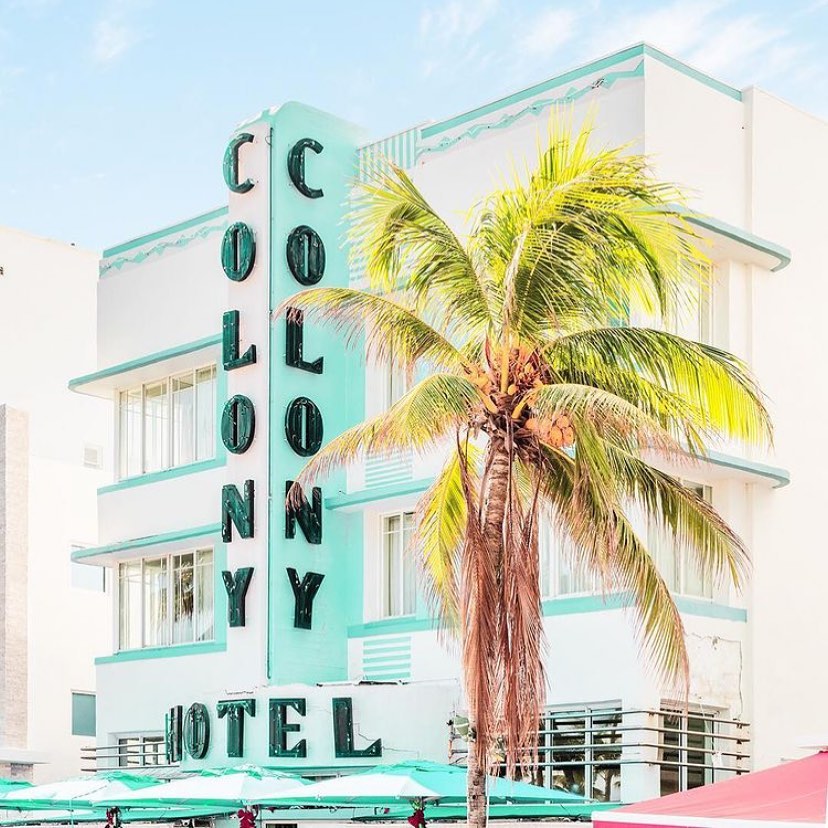 sobebritrealty's tweet photo. When people ask me what my favorite part of living in Miami Beach is, it’s always hard to just pick one thing!🌴🏨  If you have the chance to do an Art Deco Walking Tour, do it! 

Check this out! https://t.co/RHzMV31agT

📸: @mattcrump ⁣ https://t.co/F19hAMGxJM