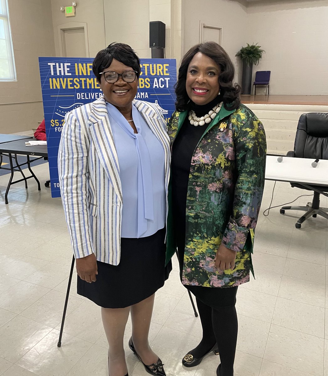 RepTerriSewell's tweet photo. Wonderful Greene County town hall in Boligee, AL this morning. Thanks to all who came out! Great to see so many community members and Mayor Hattie Samuels! #CongressInYourCommunity https://t.co/ZJMnzvkooQ