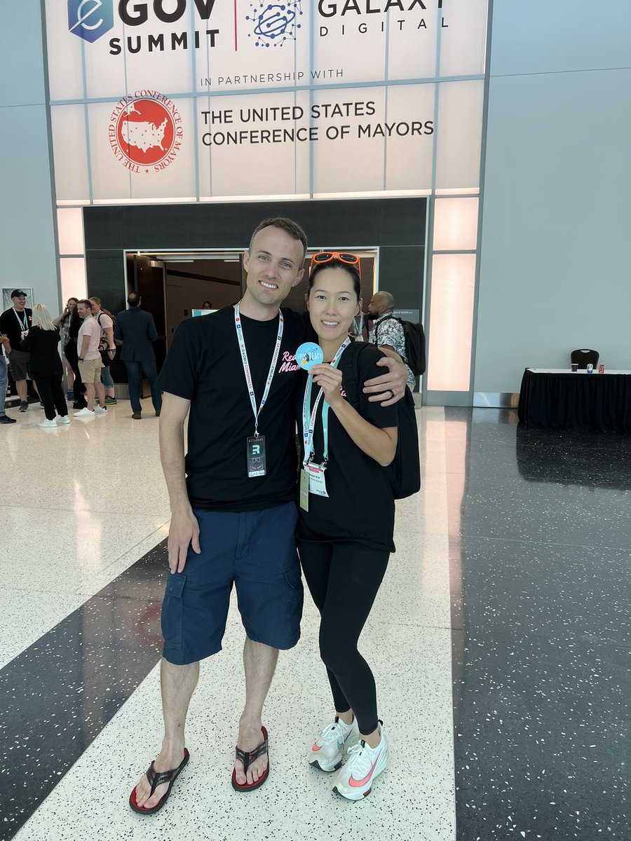 codeandfood's tweet image. Me back in 2019 reading @kentcdodds’ ‘When to useMemo and useCallback’ — “wow I wish I can meet him in person one day and tell him how much his blog post helped me understanding react hooks” 😍🥰 @ReactMiamiConf #EpicReact #ReactMiami