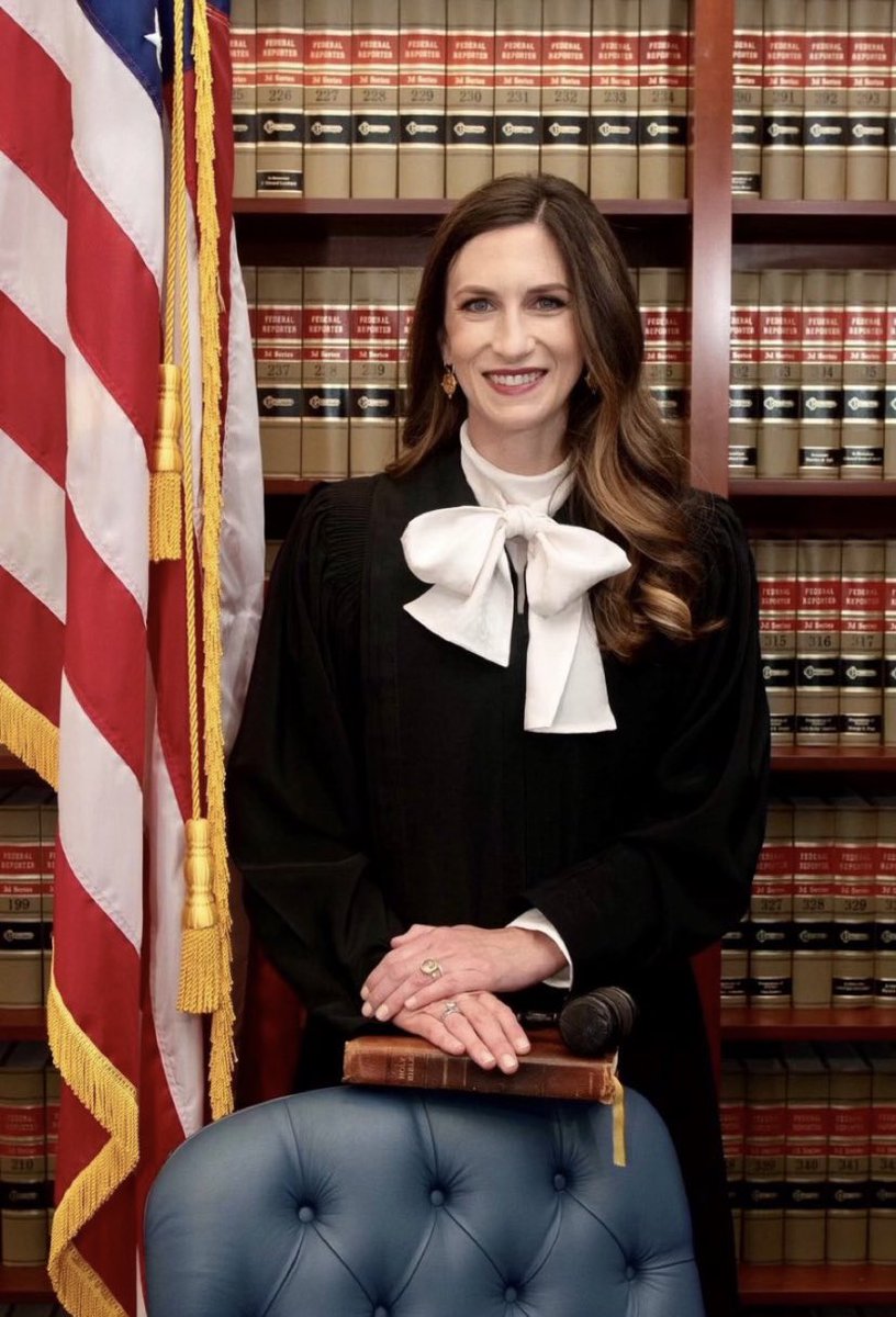 US4MF's tweet photo. United States for Medical Freedom would like to THANK this HERO for taking a stand to protect FREEDOM. This is your reminder that you may only be ONE person- but even ONE can change the WORLD for good 🇺🇸❤️🇺🇸 USA says THANK YOU to HERO Judge Kathryn Kimball Mizelle!! @US4MF https://t.co/JAE8UR3IO3