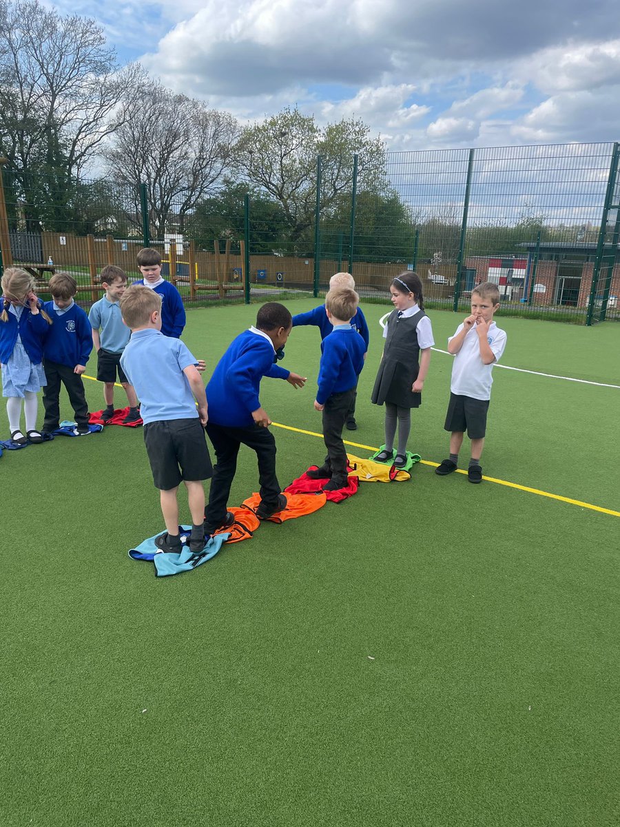 rothwellstmarys's tweet photo. Year 1 have been really showcasing amazing teamwork today! In PSHE they have been focusing on what skills are needed when working in a team. They put these to the test in challenge today. #PSHE #MindMate #curriculum https://t.co/yDRdO41xjx
