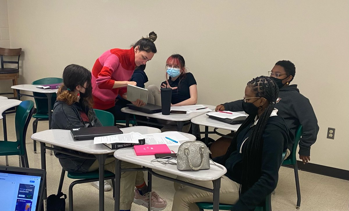 JCM_ECH's tweet photo. Excited to have @lasmoths from @light_trapbooks back @JCM_ECH  helping @bsparks226’s creative writing students revise poems for Open Mic at TheLOCAL Saturday from 1-3 pm. @JMCSchools @suptking #NationalPoetryMonth #JMCSS #BBAM https://t.co/IdCqXZzQ0I