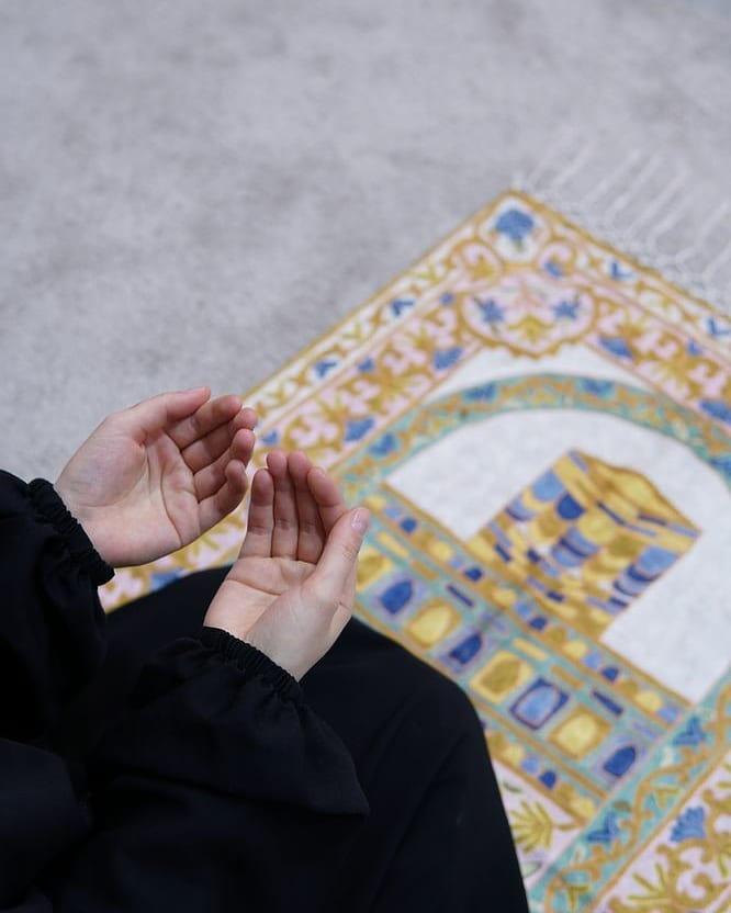 cvvvvbbbbbbbbb's tweet photo. Kaç dua sonra kabul olur bilmem ama
Ben ellerimi gökyüzüne feda ettim..🕊️
#duam #tefekkur #şükür #niyet #allahvargamyok #duambelliduyanbelli #rabbi̇m #islam #hayallerim #rabbim #merhamet #allahsevgisi #lailaheillallah #rasulullah #dinim https://t.co/sCnhFkvPL2