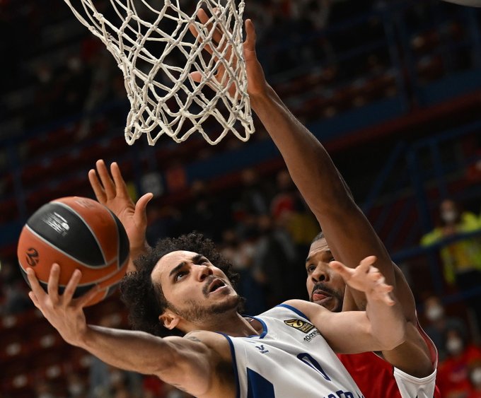Olimpia Milano-Anadolu Efes maçında Shane Larkin'in turnikesi