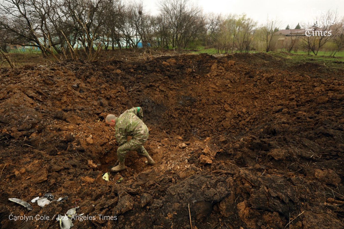 Carolyn_Cole's tweet photo. A single missile before dawn was the warning: Your #Ukraine city is in Russia's firing line @nabihbulos  https://t.co/kUOLsoFIU8 https://t.co/bNr1cWMSo0