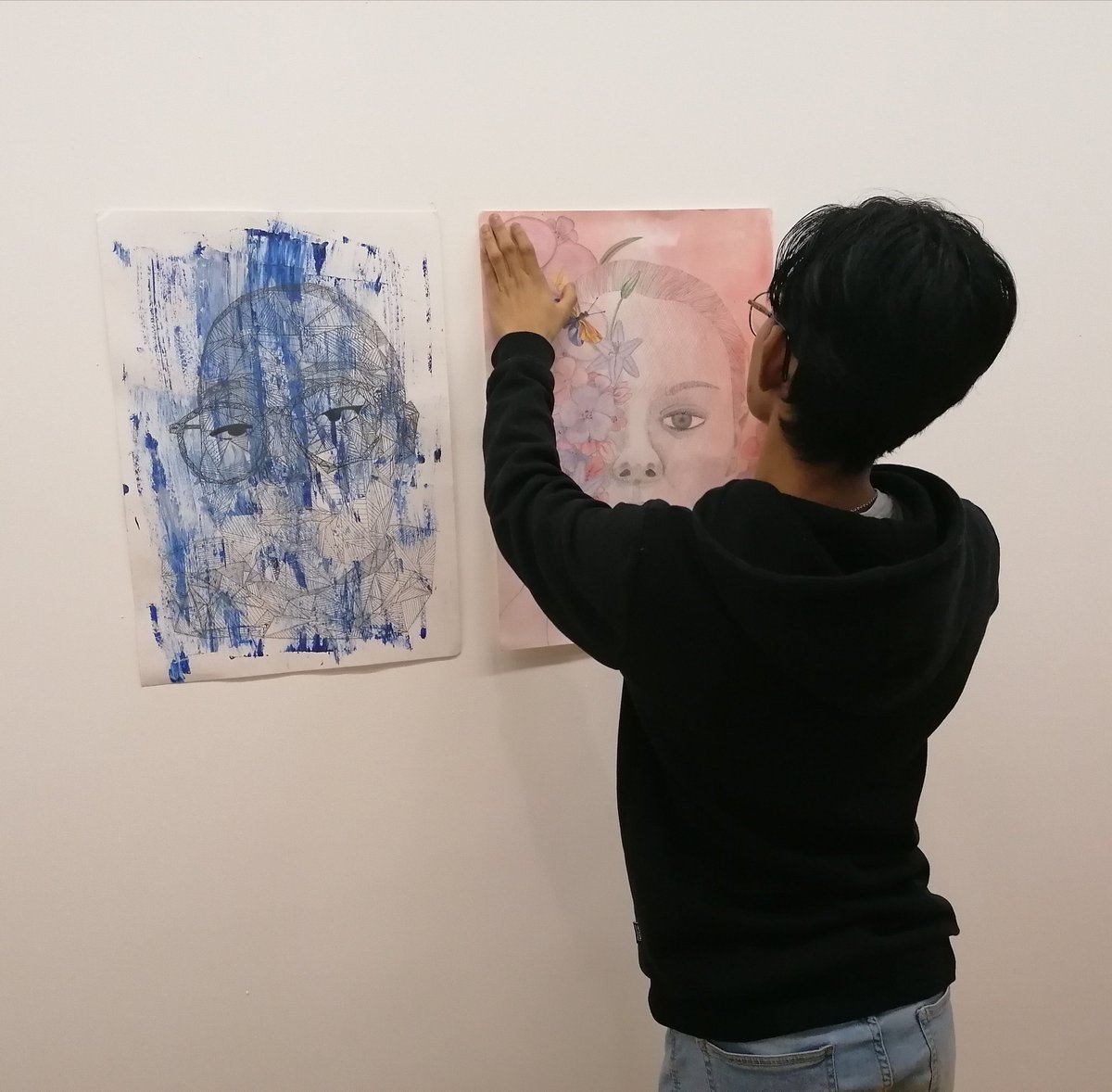 BeckArtsConnect's tweet photo. First day installing the 'Inspired by BAS9 Young Artists Showcase' at Wolverhampton Art Gallery. Great team effort!
💥5 days until the launch 😀💥 @WolvArtGallery @wlv_soa
#BAS9 #BritishArtShow9 #BAS9Learning #contemporaryart https://t.co/eA2NN1nEx2