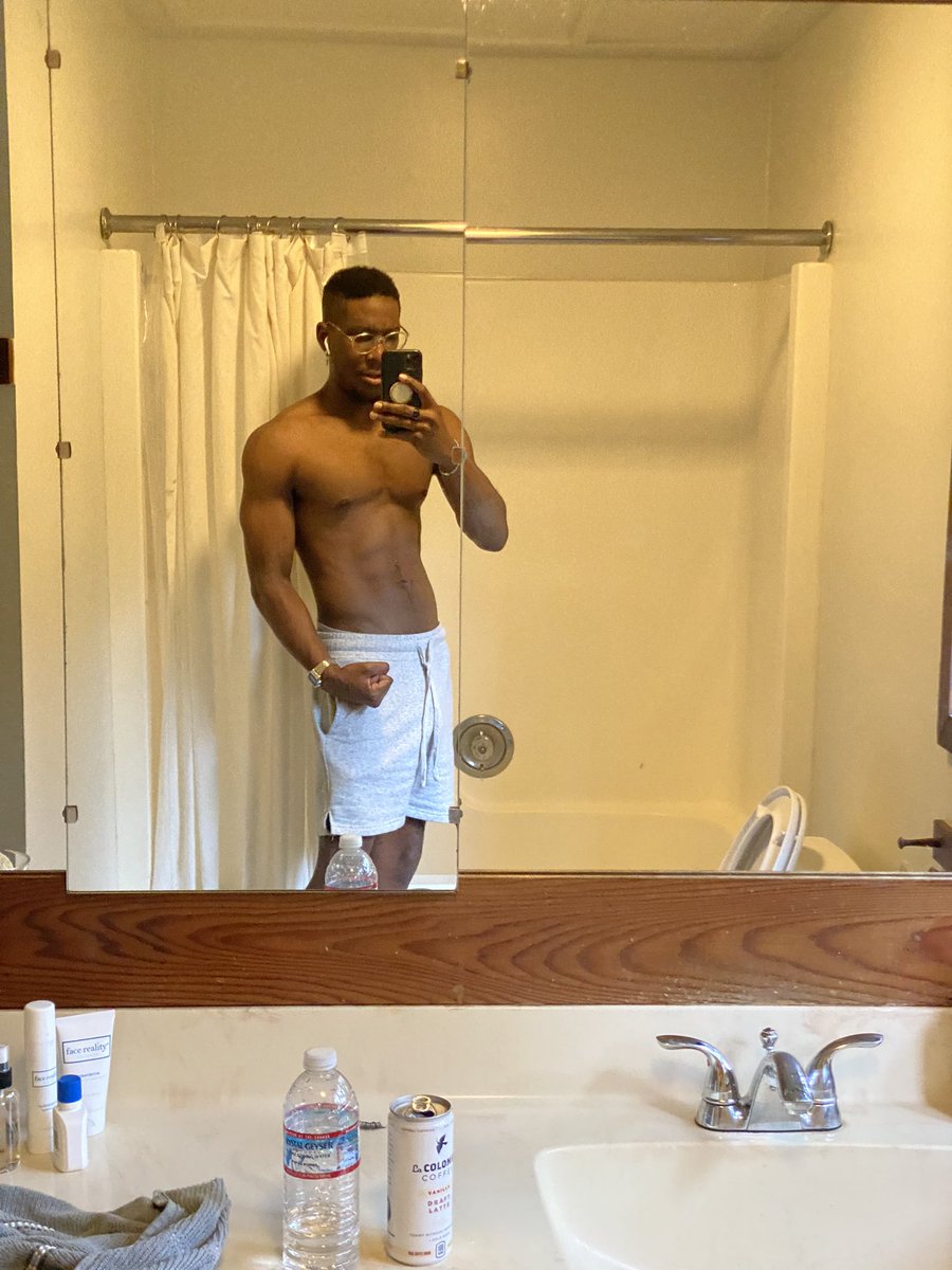 Glad the air BnB had a workout room 💪🏾