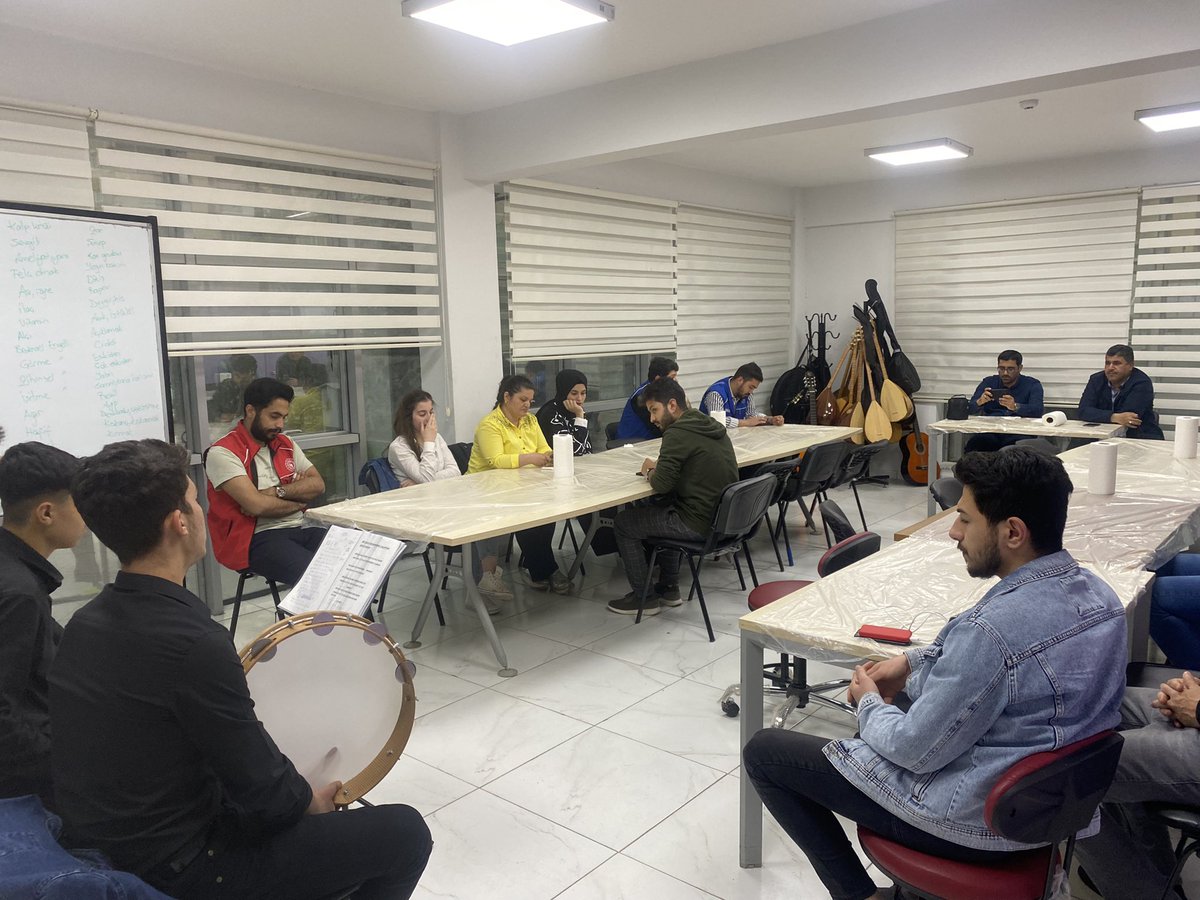 gsb_sanliurfagm's tweet photo. Güzel anılar paylaştıkça ve aynı sofrada oldukça daha güzel olur.Bu güzel ayda anılar kalıcı sofralarımız Halil İbrahim bereketinde olsun.
Gönüllü gençlerimizle birlikte bu Ramazan ayındada iftar proğramında bir araya gelerek gönüllerimizi pekiştirdik.
🙏🕌
@kasapoglu https://t.co/JXoeIKFaAN