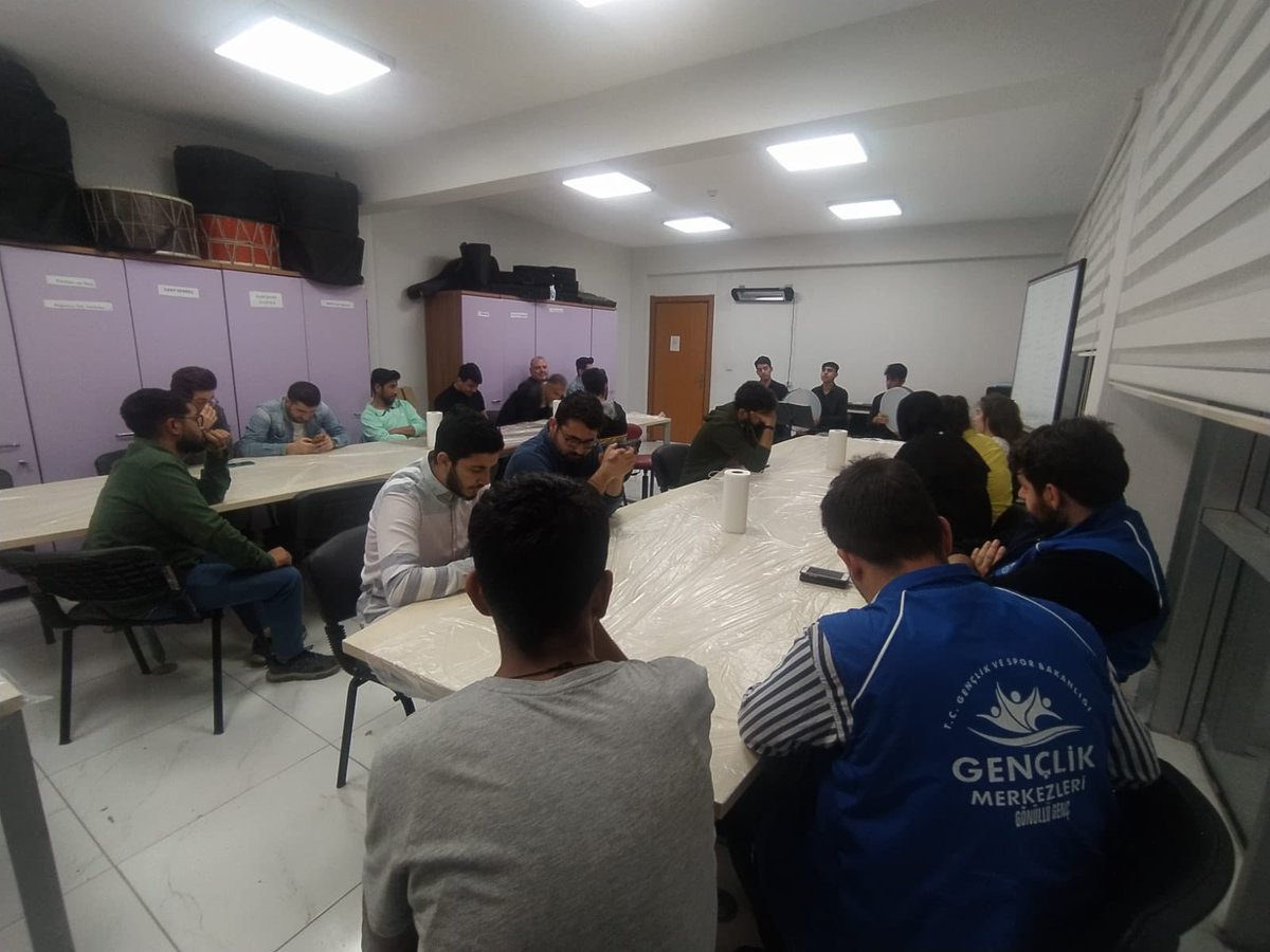 gsb_sanliurfagm's tweet photo. Güzel anılar paylaştıkça ve aynı sofrada oldukça daha güzel olur.Bu güzel ayda anılar kalıcı sofralarımız Halil İbrahim bereketinde olsun.
Gönüllü gençlerimizle birlikte bu Ramazan ayındada iftar proğramında bir araya gelerek gönüllerimizi pekiştirdik.
🙏🕌
@kasapoglu https://t.co/JXoeIKFaAN