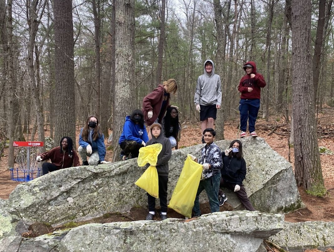 Last week, students from @IAcharterschool were out in full force cleaning various parks & trails in Tyngsborough as a part of #TownWideCleanup & #EarthDay.

Full story 📲 bit.ly/3Mhk24B