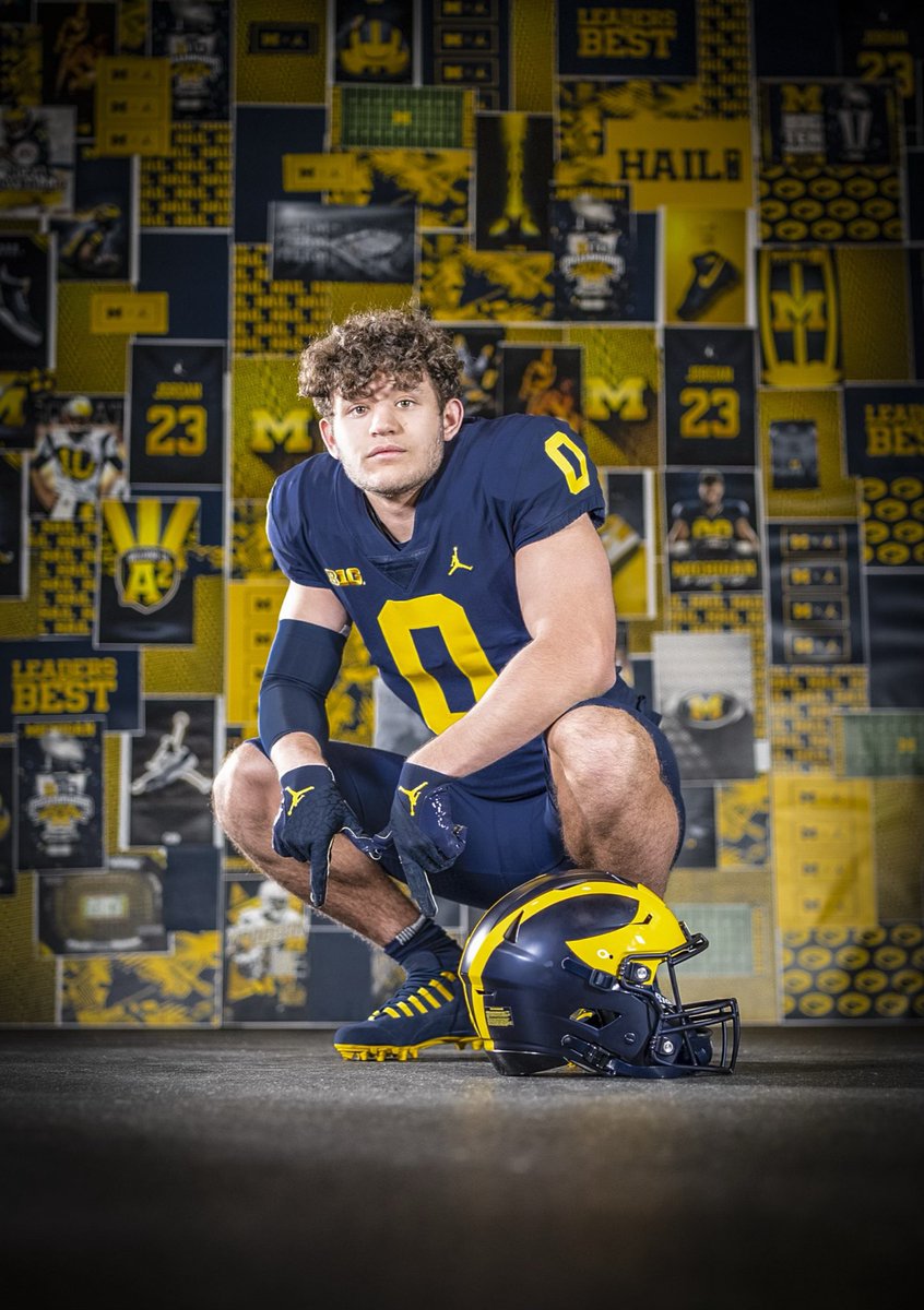 ClarkDaShark34's tweet photo. A2 💙💛
@cderute @MHart2032 @19Bellamy @RisingStars6 @AaronBDesigns @AKarsch_UM @AllenTrieu @ClarkstonWolves https://t.co/F7bvARPRTs