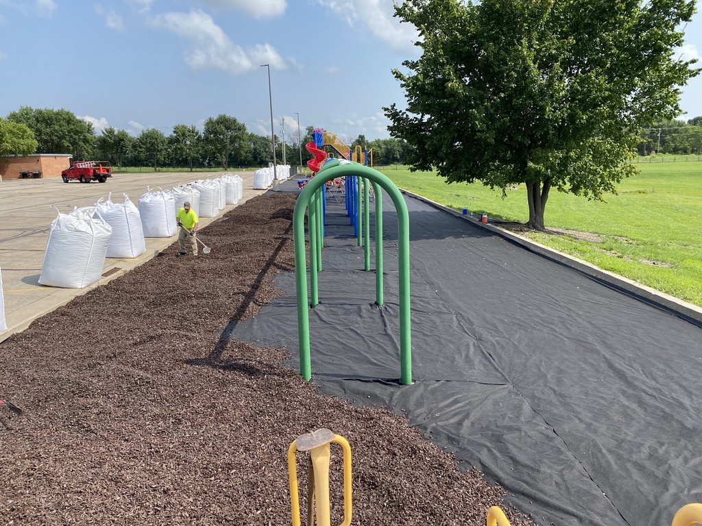sh_usd450's tweet photo. Thank you to KDHE for providing us with the Waste Tire Grant to replace all the wood mulch in the TSouth playground with recycled rubber mulch. It took 170 thousand pounds of recycled tires to complete the project! #KeepItCleanKansas https://t.co/dxlJnbvEDp