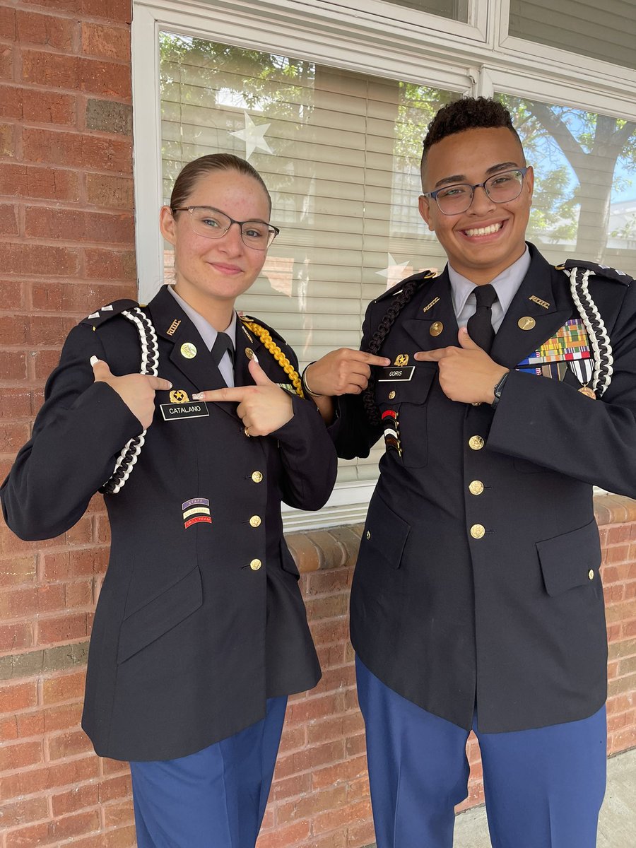alvesta_lobban's tweet photo. Sending a super big Congrats to #DHSJROTC for earning the Army’s highest unit readiness award—Honor Unit w/Distinction; #LeaningForward; #SimplyTheBestCadets; #A+Unit; WolfProud @DHSHappenings @JROTCDeltona ; https://t.co/hwv95LF33U