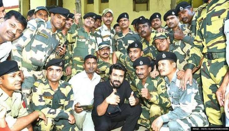ZeeTeluguLive's tweet photo. @AlwaysRamCharan Bsf తో రామ్ చరణ్ సందడి
#RamCharan𓃵 #RRRMoive #ramcharanfans #RC15 #Chiranjeevi #RC15movie
#PanIndia #TeluguCinema #TeluguNews #TeluguFilmNagar #RRRcollection https://t.co/KpnXVEoeA8