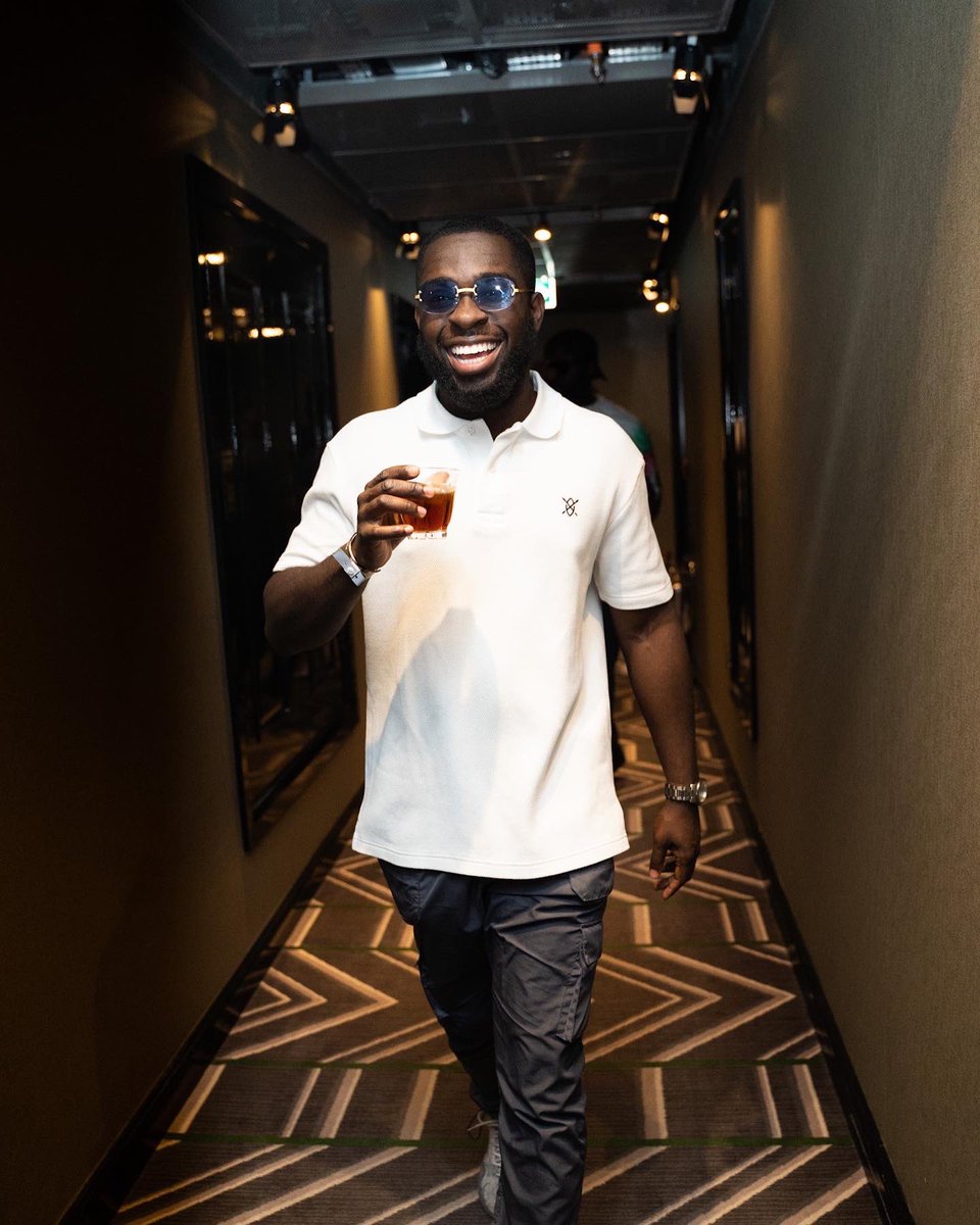 stephenasamoahd's tweet photo. If you’re at tonight’s show, I’ll see you shortly 😁✨🥁

@diamondplatnumz X @compozers live for the first time! 🇹🇿🇬🇭🇬🇧

#drums #drummer #diamondplatnumz #compozers #tourlife https://t.co/PlOaoKZDUu