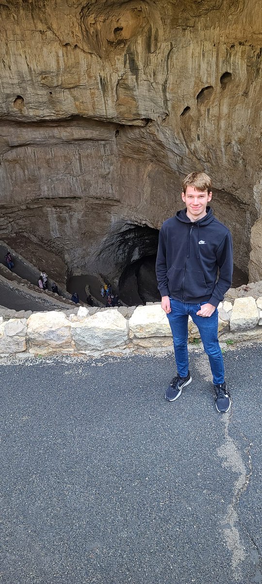 ETCexchange's tweet photo. Spring Break 2022 🌞🌊
Many of our students headed out with their families for spring break to take in the sites! They enjoyed the beaches of Cancun, the Grand Canyon, Disney World, Carlsbad Caverns and more! #springbreak #etcexchange #etc #hostfamily #exchangestudent https://t.co/M9E498WSv4