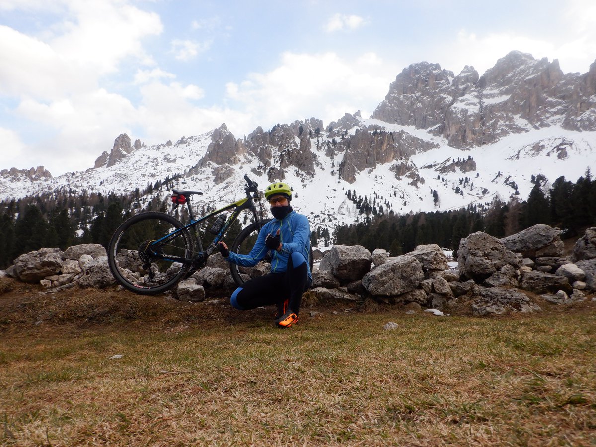 Peaks2Go's tweet photo. Silence and #MountainBike.

Silenzio e mountain bike.

#Peaks2Go #MountainLeader #Dolomiti #ValDiFassa #Mountain #Montagna #Outdoor #Cycling #Adventure #Avventura #Landscapes #Panorama #Natura #Nature #LandscapePhotography #NaturePhotography #Ciclismo #Gravel #MountainLife https://t.co/q69kEqbhmJ