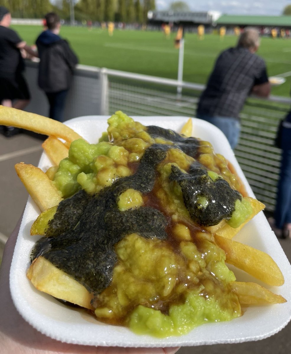 FootyScran's tweet photo. Chips, peas and gravy with mint sauce at Basford United (@Basfordutdfc) 

💷 £3 https://t.co/G5lVIq2RDX
