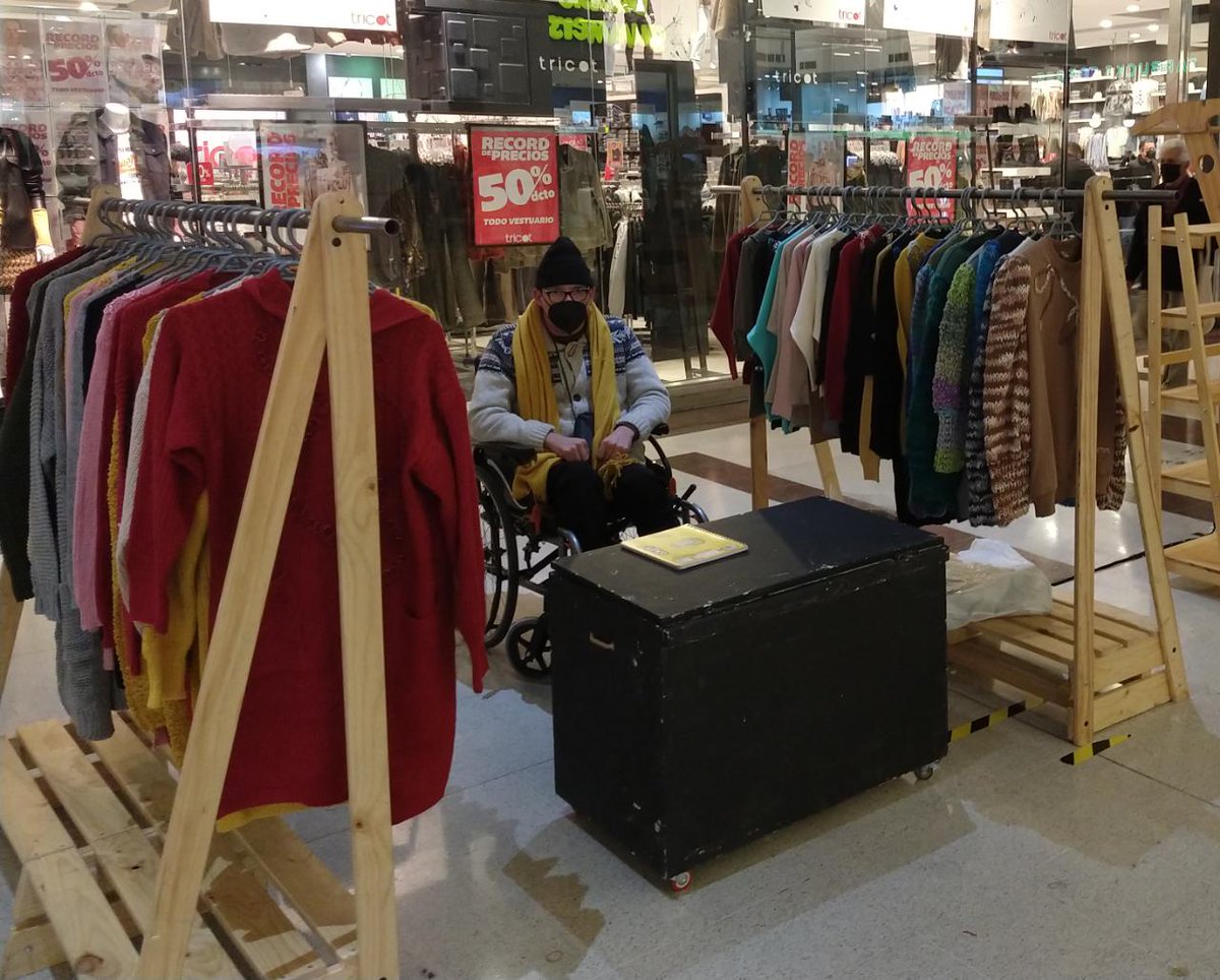 liberenanicolas's tweet photo. Si pasa por la Cisterna, visite el local de nuestro amigo Alfredo Ureta, en el mall espacio urbano, primer piso. Esta vendiendo chalecos para capear el frío
#lacisterna #RetiroSinCondiciones
#RETIRODEL100 @Muni_LaCisterna
#ventas #mercaderia https://t.co/oiWzSR3r5G