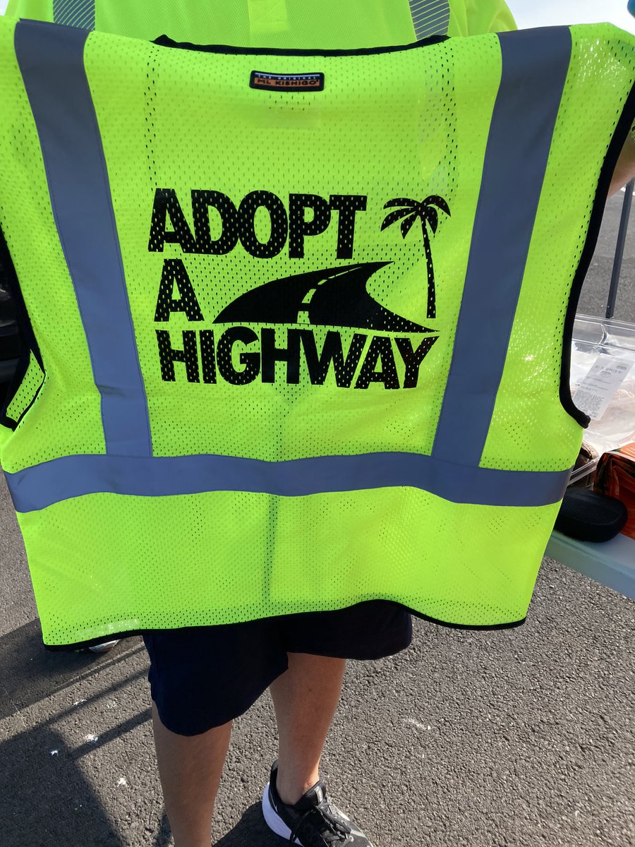 TeamKOA1's tweet photo. Adopt A Hwy - KOA. Picking up Opala(Trash). Supporting our community 🤙🏼. @DJKinzelman @GBieloszabski @united @MikeHannaUAL @JMRoitman https://t.co/j89qY0TGKs