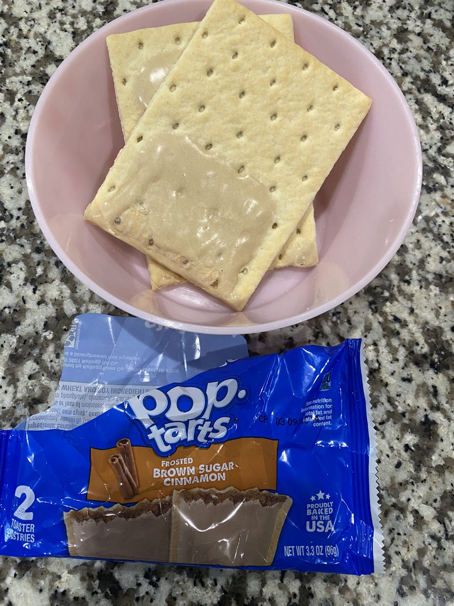 NothingTewIt's tweet photo. @PopTartsUS Can we please discuss the lack of icing! My 5 yo said her poptart looked like a bed! The icing is a pillow🤦🏾‍♀️🤷🏾‍♀️ Who’s responsible for making sure icing was covering the pastry cause they owe us a poptart! Right pic is was thrown out cause what 5 yo doesn’t like icing? https://t.co/Vhovg1PZeU