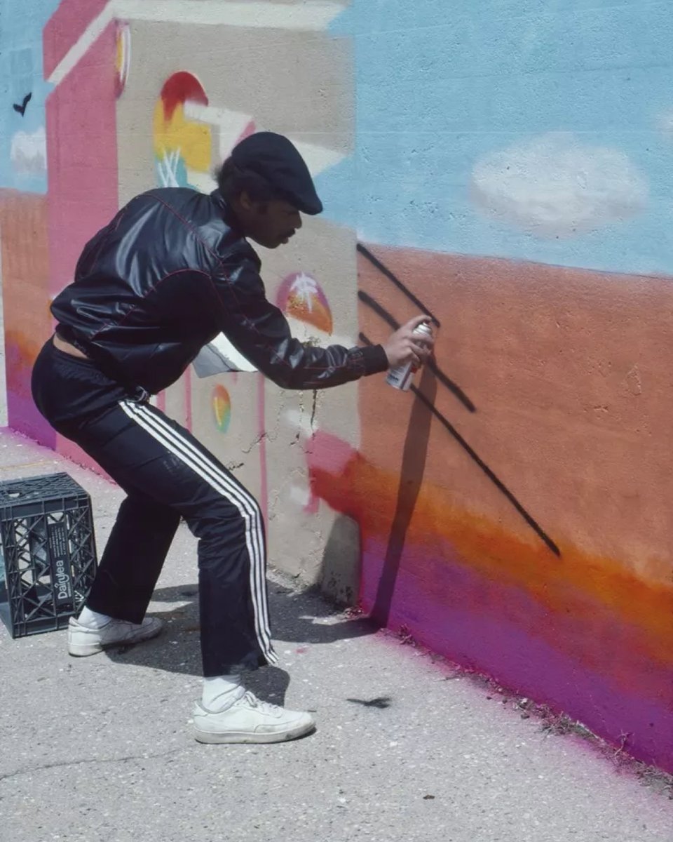 SUMweekly's tweet photo. 80's Hip-Hop culture documented by Henry Chalfant https://t.co/HF1221tWY4