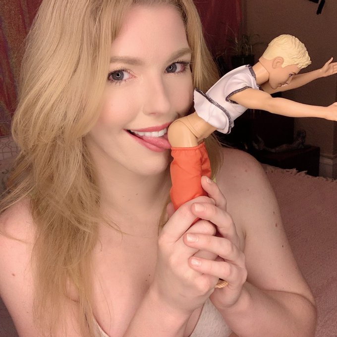 Jealous? &mdash;>book a Skype show and let&rsquo;s play Barbie XXX! EllaNovaxxx@gmail.com https://t.co/CjJ769j1A<a href="/tag/newprofilepic"class="tags"><span>#newprofilepic</span></a>