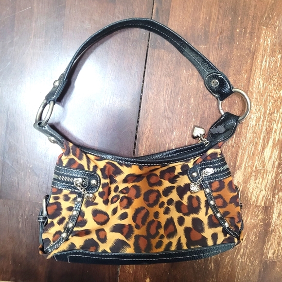 dabridgemaster's tweet photo. So good I had to share! Check out all the items I'm loving on @Poshmarkapp #poshmark #fashion #style #shopmycloset #michaelkors #kathyvanzeeland: https://t.co/SZ7XisI8L9 https://t.co/kE8UZghg6L