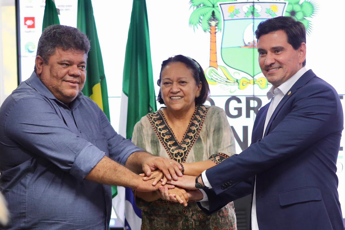 fatimabezerra's tweet photo. #Agenda 

Governadora recebe Faustino, prefeito de Porto do Mangue, vereadores do município e o deputado @georgesoares, para dialogar sobre as demandas nas áreas da infraestrutura, educação e recursos hídricos. 

📸Sandro Menezes 
#EqupeFB https://t.co/dwjjatt8wr