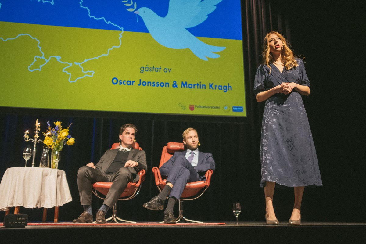 Studentafton's tweet photo. För exakt en vecka sedan genomförde vi en afton på temat Krig och Fred.🇺🇦

Aftonen finns att ta del av på youtube: https://t.co/IeAvWscqoD

Vi vill riktra vårt varmaste tack till @MartinKragh1, @OAJonsson och @JHuitfeldt för att ni var med och förverkligade aftonen. https://t.co/DAFEzKZXSu