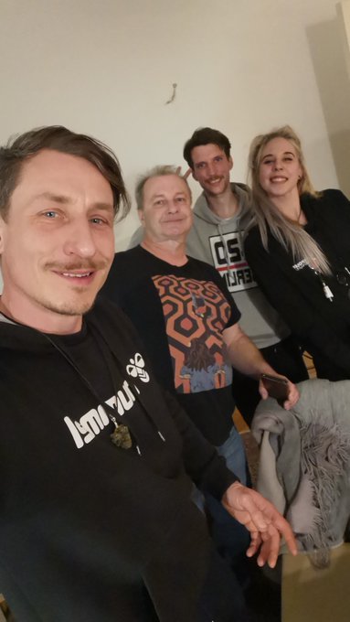 Der #Weedmob in #real... @leapdeutschland @Richter_Mueller #guentherweiglein  @OrangeUtane @Weed_Mit_Glied<a href="/tag/weedmob"class="tags">#Weedmob</a><a href="/tag/real"class="tags">#real</a><a class="tags" target="_blank" title="On Twitter" href="/?out=eyJ0eXAiOiJKV1QiLCJhbGciOiJIUzUxMiJ9.eyJpYXQiOjE3MjM3MjQ1NjcsImlzcyI6InR3cG9ybnN0YXJzLmNvbSIsIm5iZiI6MTcyMzcyNDU2NywiZXhwIjoxNzU1MjYwNTY3LCJyZWRpcmVjdF91cmwiOiJodHRwczovL3R3aXR0ZXIuY29tL2xlYXBkZXV0c2NobGFuZCJ9.fpOBl1dSTrzMsdxbYARwpCXgxZSoxF7TpD_9FeEvrjMt9awcSENghefrWddBhHDieT4_pgh34tsUsA1cYYp2-g">@leapdeutschland</a><a class="tags" target="_blank" title="On Twitter" href="/?out=eyJ0eXAiOiJKV1QiLCJhbGciOiJIUzUxMiJ9.eyJpYXQiOjE3MjM3MjQ1NjcsImlzcyI6InR3cG9ybnN0YXJzLmNvbSIsIm5iZiI6MTcyMzcyNDU2NywiZXhwIjoxNzU1MjYwNTY3LCJyZWRpcmVjdF91cmwiOiJodHRwczovL3R3aXR0ZXIuY29tL1JpY2h0ZXJfTXVlbGxlciJ9.5zEmN0lB1jCIDhTIvp-dQe213Ws-yK99c_jZPrEJY6WBeMZ3mj0_S4-jptbFvIrBXpto4Qrh3br77eS9lRa34g">@Richter_Mueller</a><a href="/tag/guentherweiglein"class="tags"><span>#guentherweiglein</span></a>