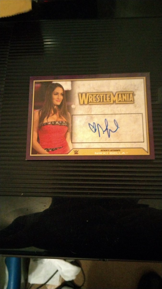 Finally got my redemption from @Topps 
A Nikki Bella @BellaTwins Autograph card from 2014 Road to WrestleMania https://t.co/8B8KmE2hll